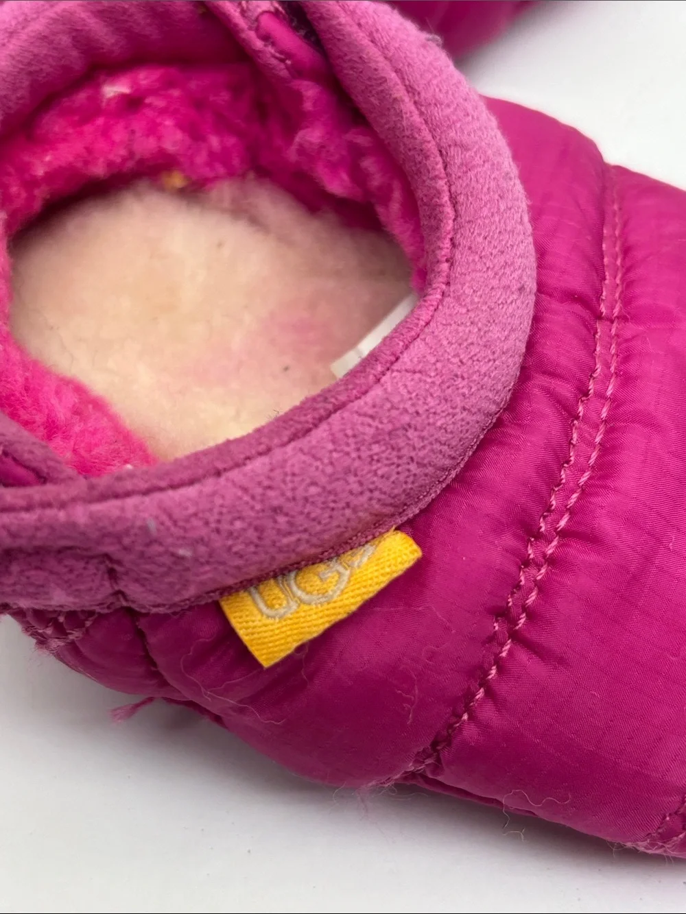 UGG baby Cozy Slip-On Shoes in Pink, SZ 04/05, box 73